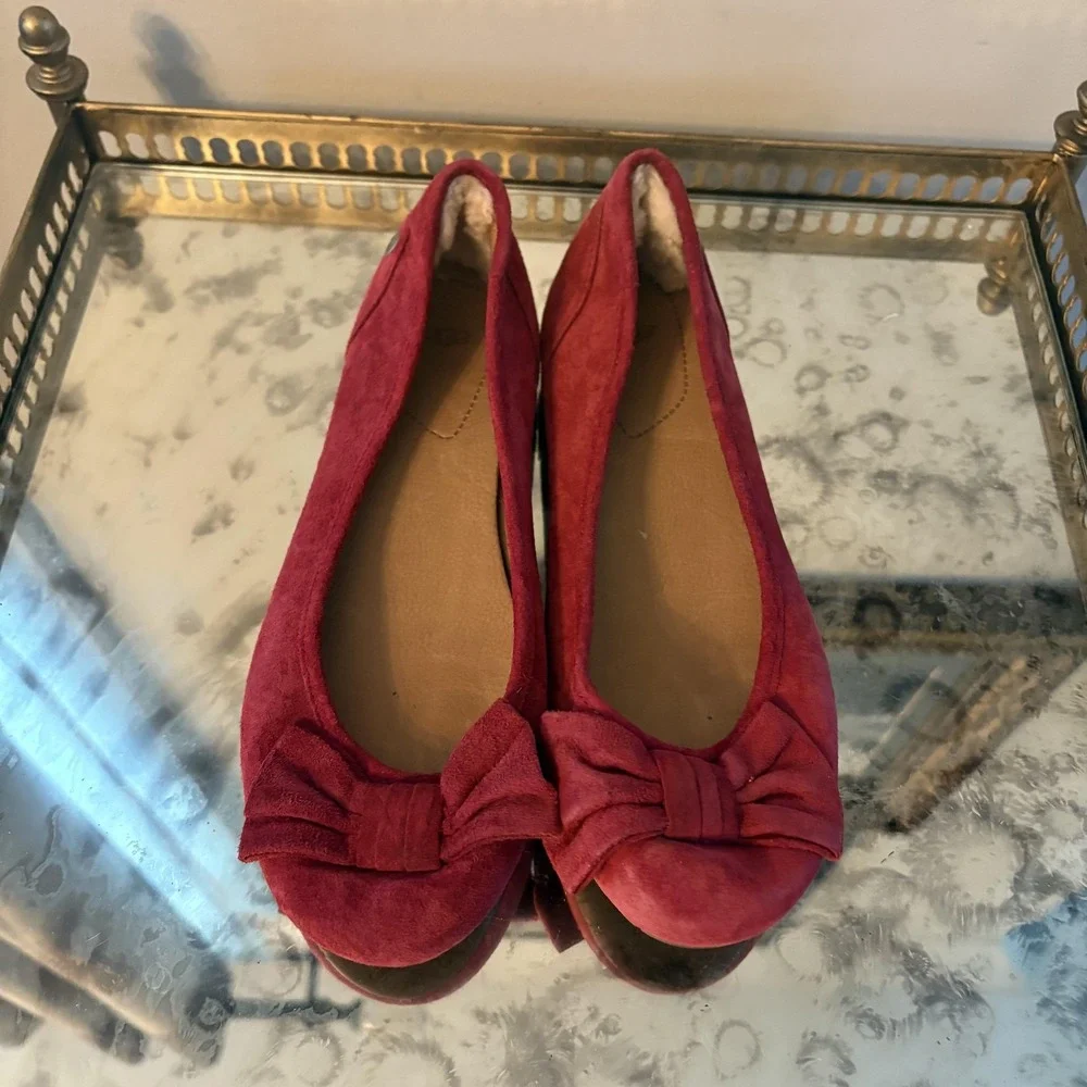 UGG Shoes Womens Size 6.5 Red Suede Ballet Flats Bow‎ Shearling Lined Loafers